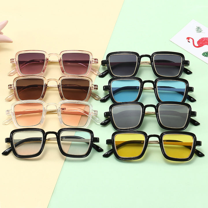 Damen quadratische Sonnenbrille mit transparentem Rahmen und goldenen Akzenten Karnz