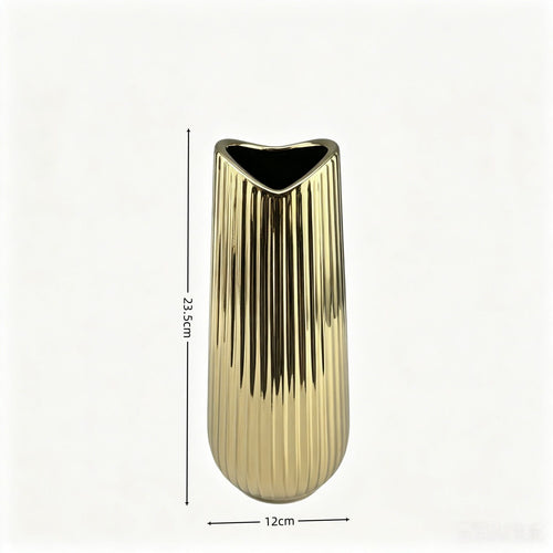 Moderne gerippte keramische Vase