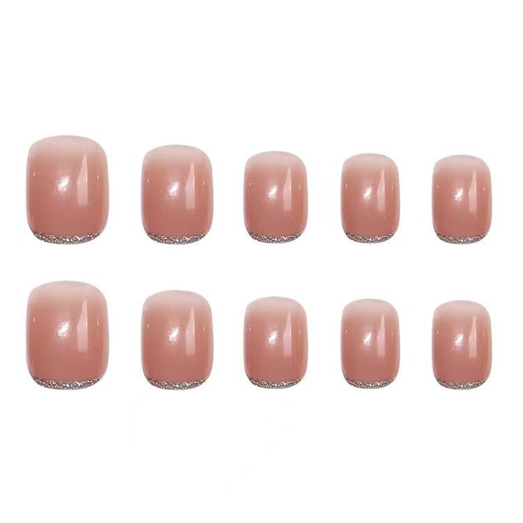 Elegante und schimmernde Nagelkunst Karnz