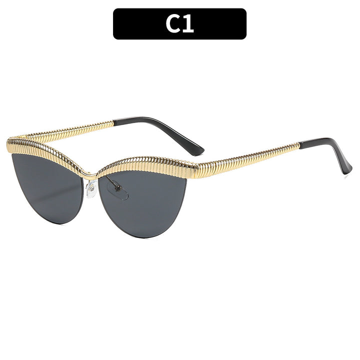Elegante Katzenauge-Sonnenbrille mit metallischen Akzenten