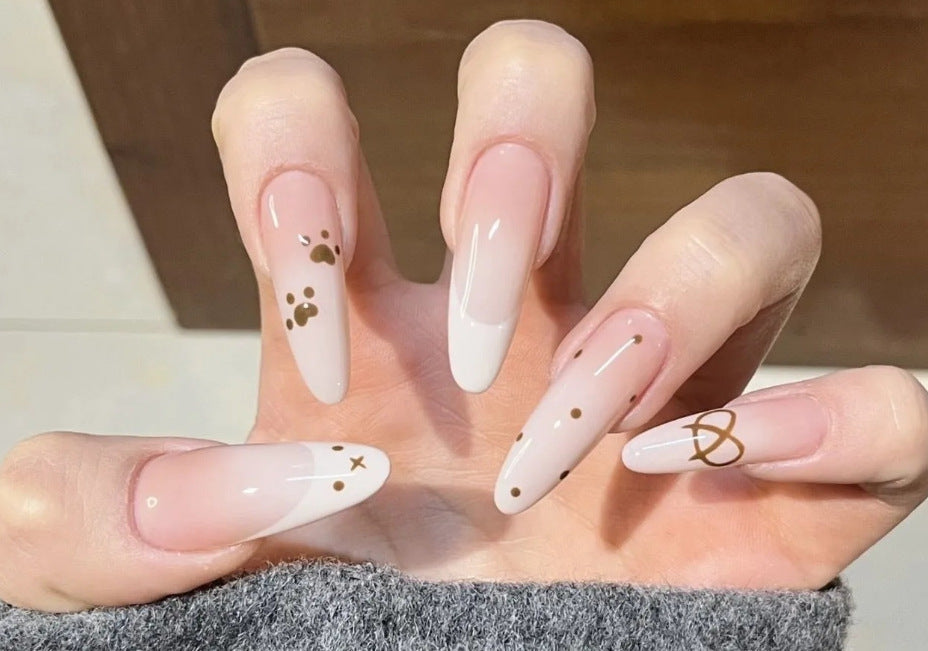 Elegantes Nagelkunst Set Karnz