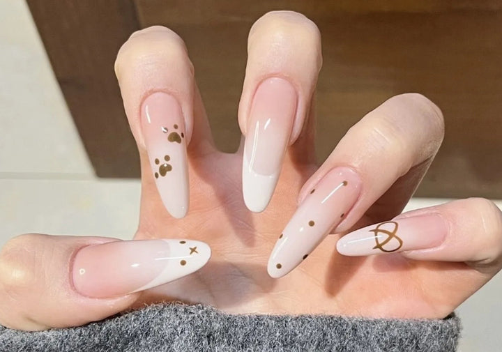 Elegantes Nagelkunst Set Karnz