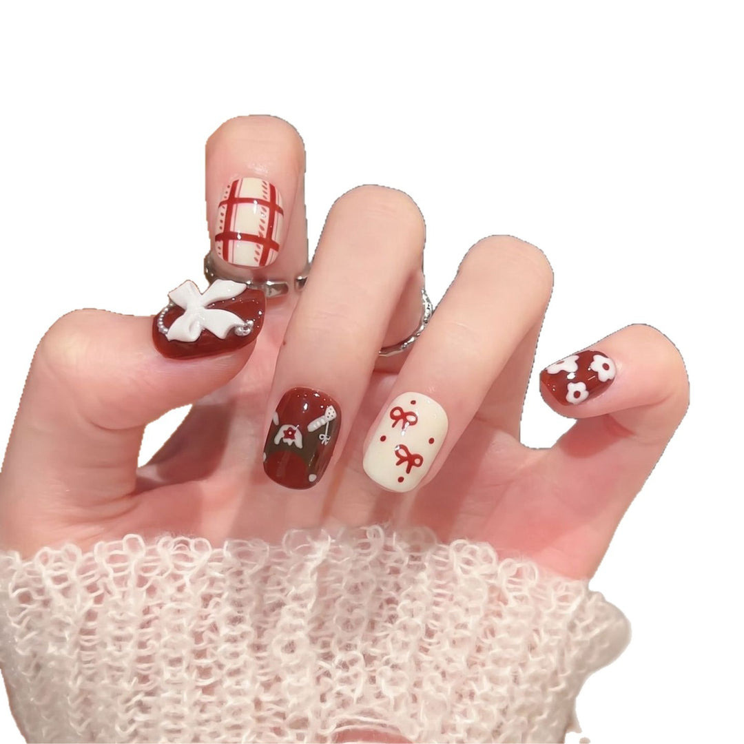 Dekoratives Press-On Nagelkunst-Set mit einzigartigen Mustern Karnz