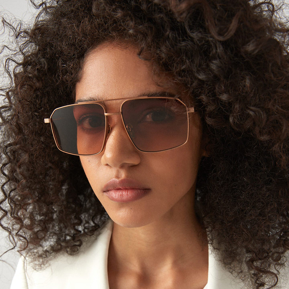 Damen modische Sonnenbrille im geometrischen Design Karnz