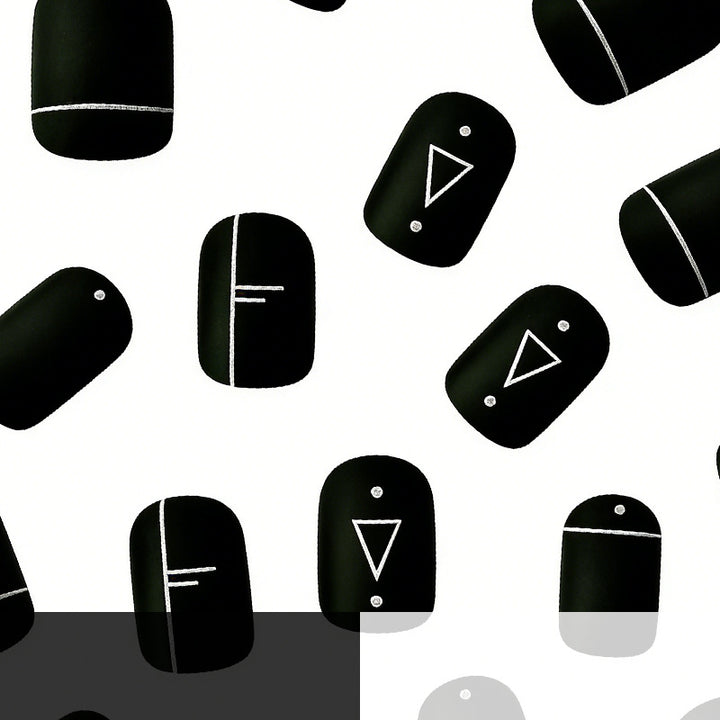 Künstlerisches geometrisches Nageldesign Karnz