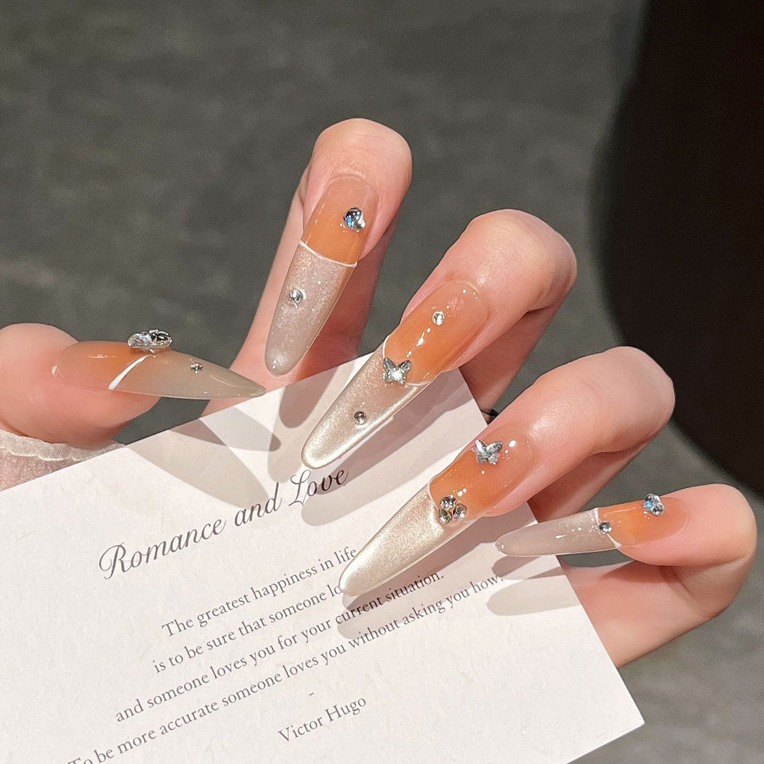 Elegante Press-On Nagelverlängerungen mit Juwelenakzenten Karnz