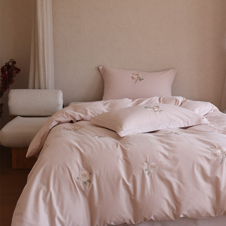 Elegante Baumwollsatin-Bettbezuggarnitur mit Rosenstickerei und Wendeoptik