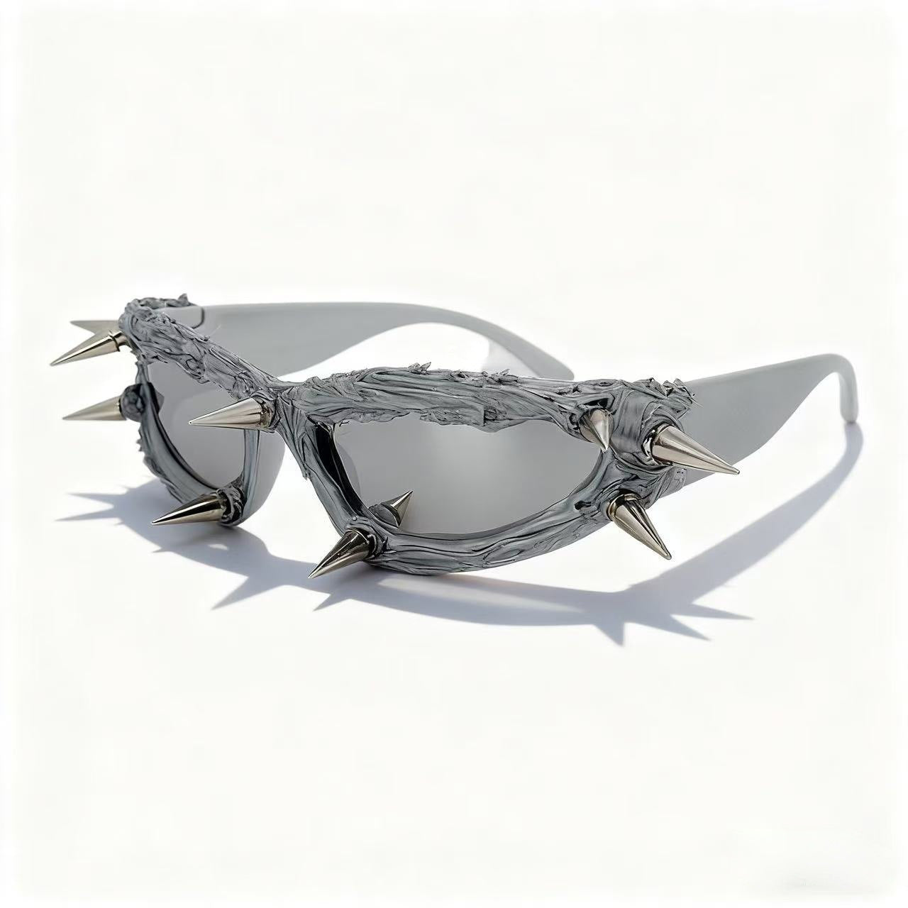 Damen extravagante Mode-Sonnenbrille mit einzigartigem Spikes-Design Karnz