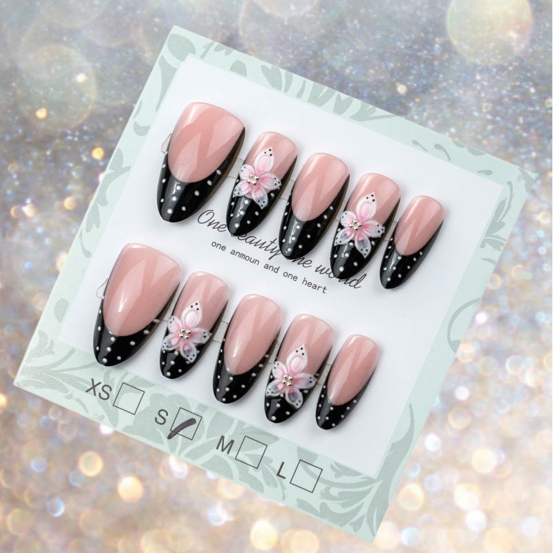 Künstlerisches Press-On-Nagel-Set mit floralem Akzent Karnz