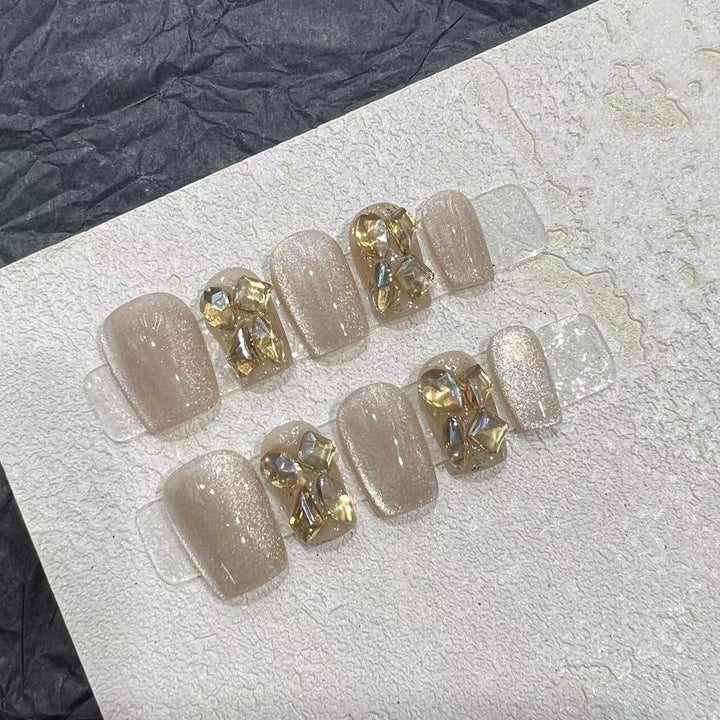 Premium Dekorative Press-On Nagelset mit schimmernden Edelsteinakzenten Karnz