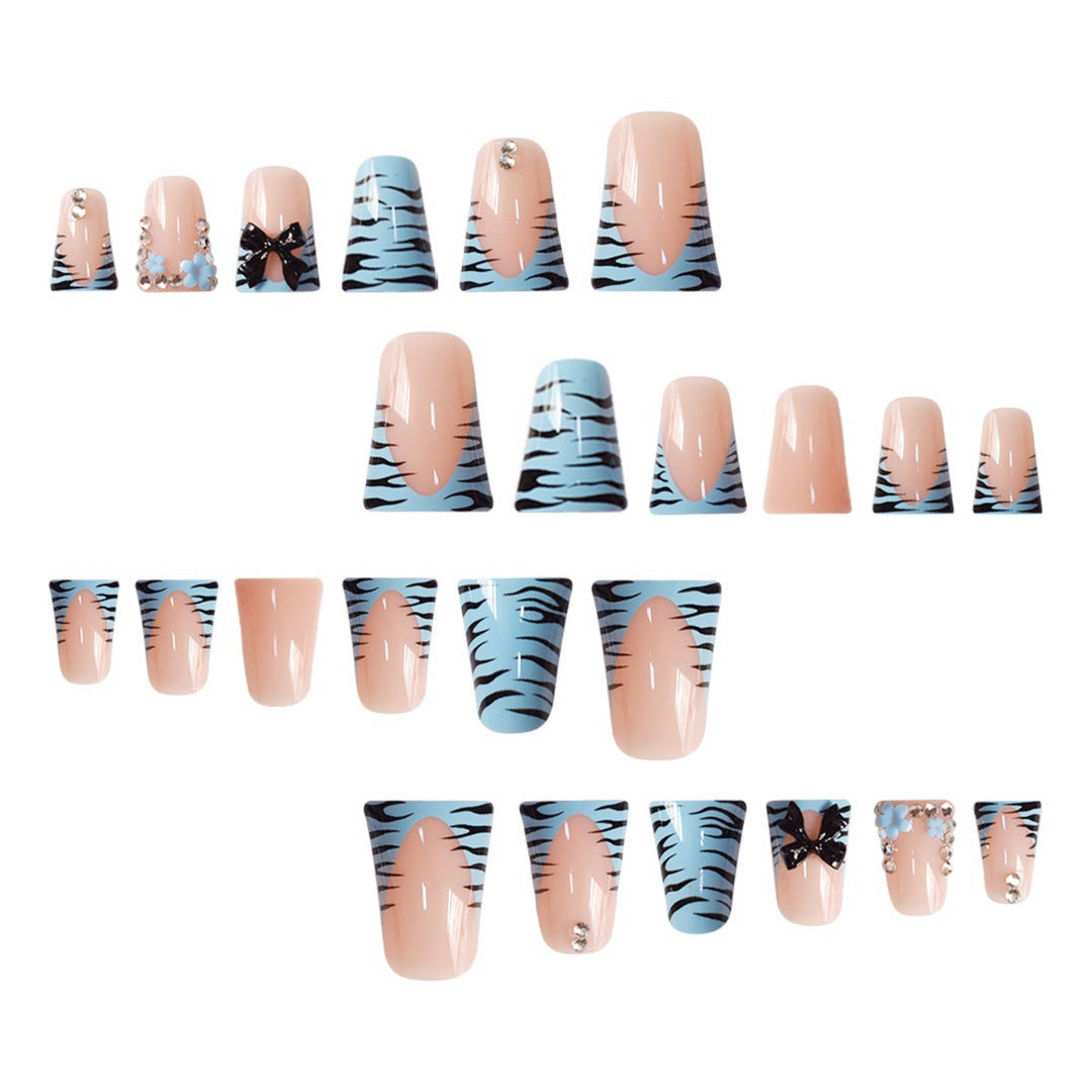 Dekoratives Nagelkunst-Set Karnz