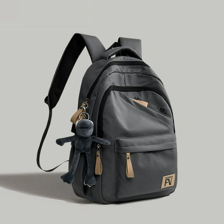 Vielseitiger urbaner Rucksack mit süßem Schlüsselanhänger Karnz