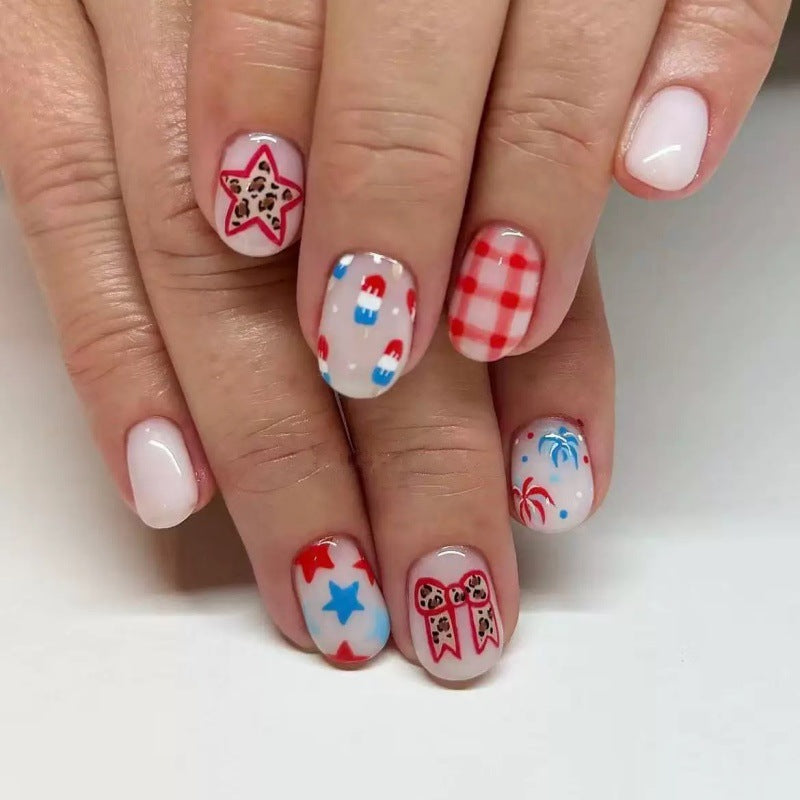 Kreative Kunstnägel mit Festlichen Motiven Karnz