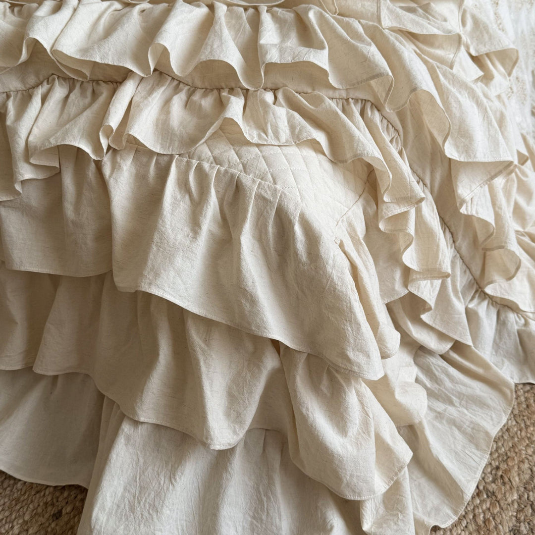 Rüschen-Bettwäscheset aus Baumwoll-Quilt mit Steppmuster und Kissenbezügen