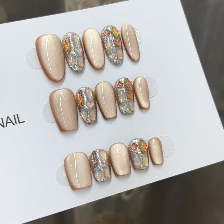 Luxus Press-On Nagelset mit Edelstein-Akzenten Karnz
