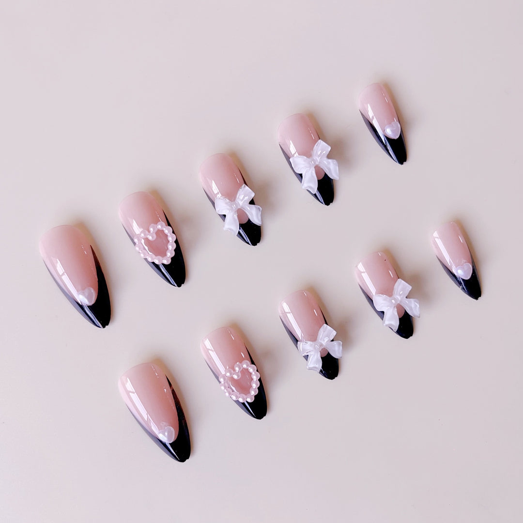 Glamouröse Kunstnagelspitzen mit 3D Schleifen und Herzverzierungen Karnz