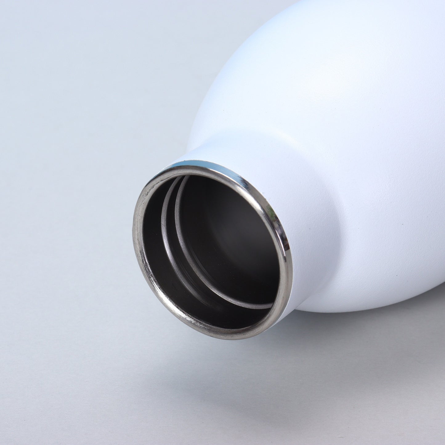 Damen nachhaltige Edelstahl Trinkflasche mit optimaler Isolierung Karnz