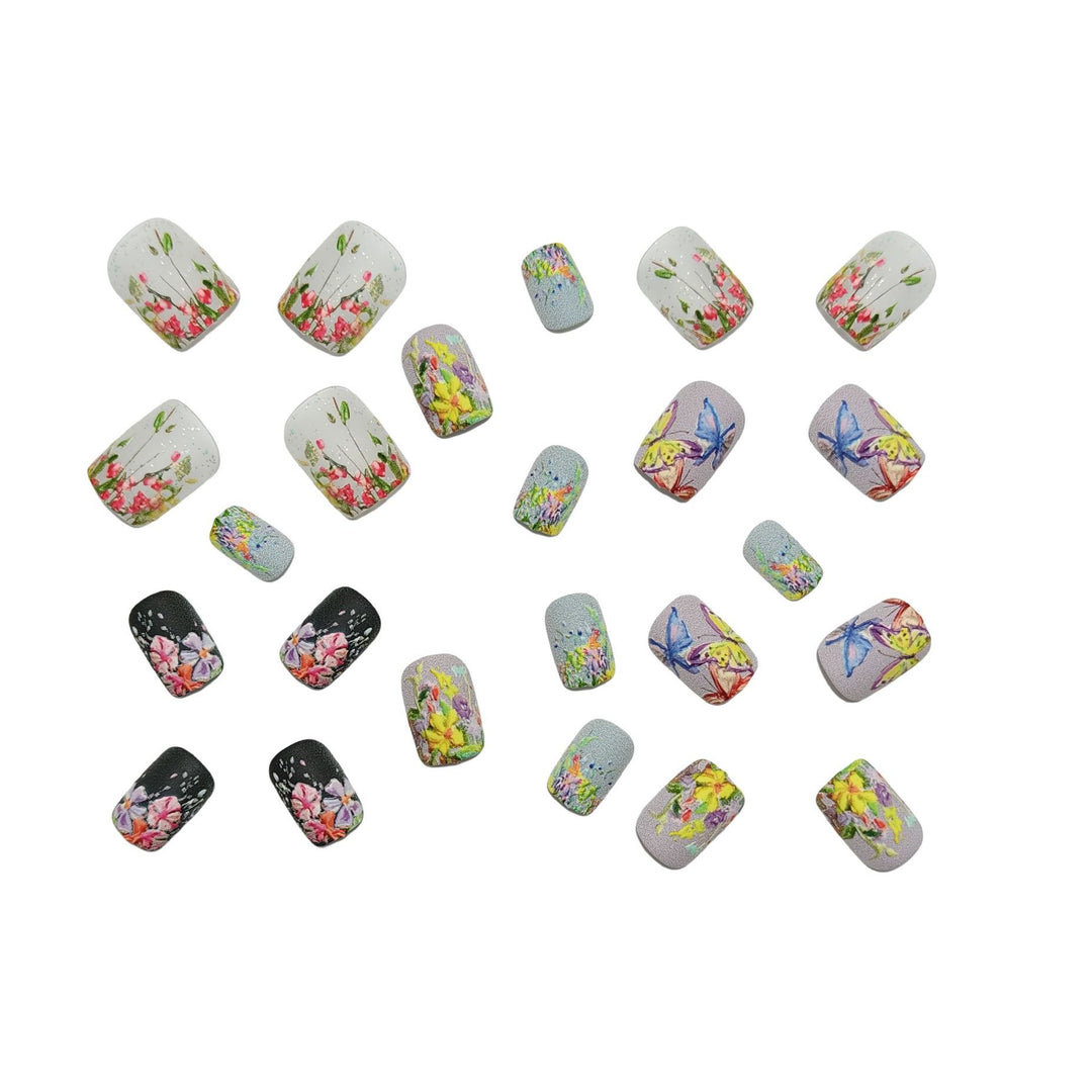 Kunstnagelset mit Floralen 3D-Motiven Karnz