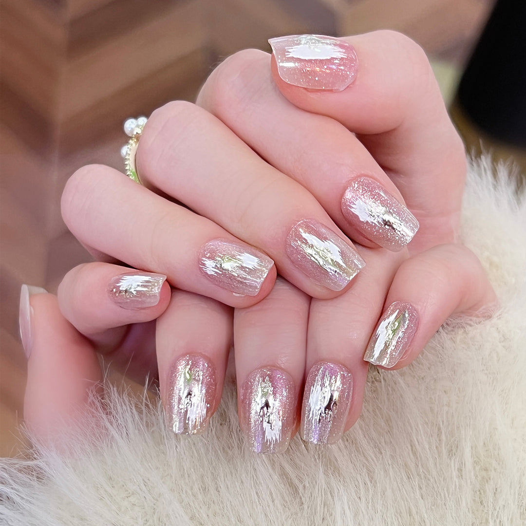 Künstliche Nagelverlängerungen mit elegantem Gold-Design Karnz