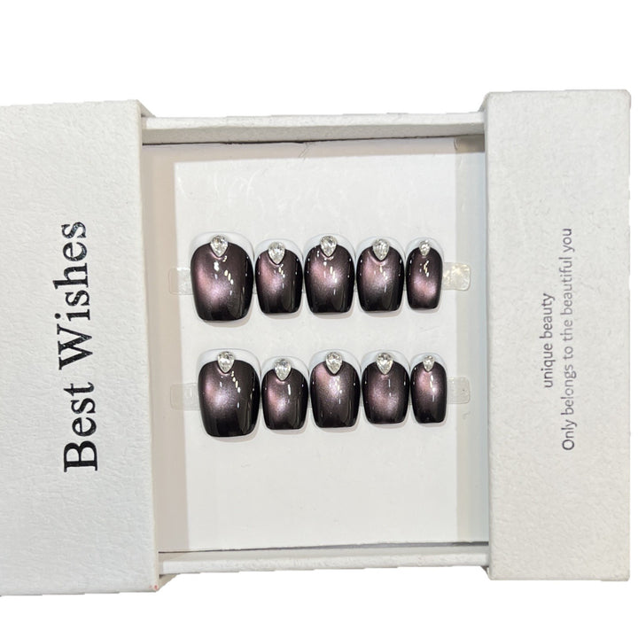 Elegante Gel Press-On Nagelset mit Strassdetails Karnz