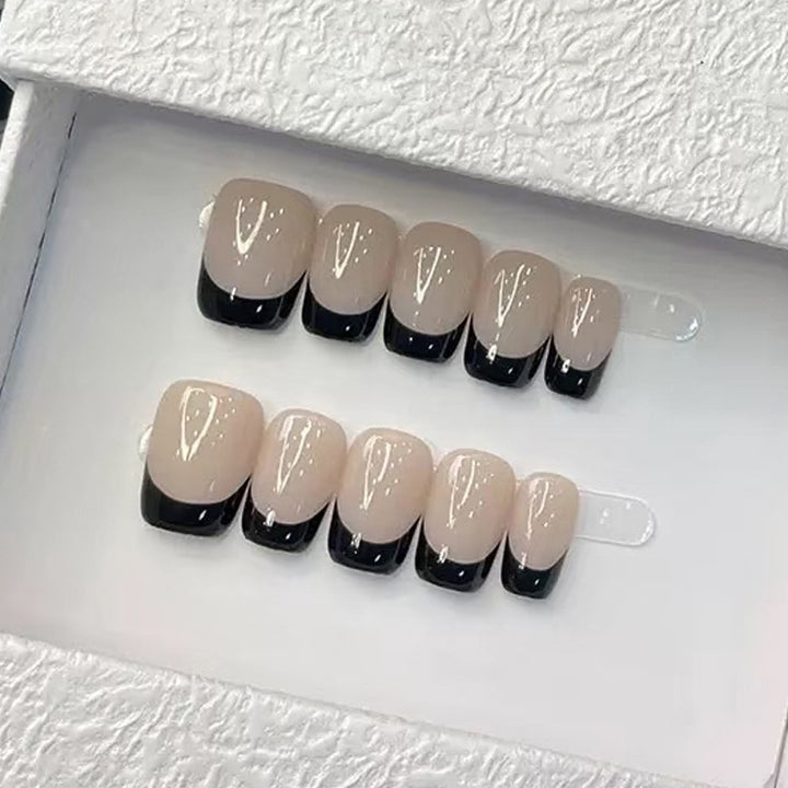 Elegante French Tip Drucknägel mit hochglänzendem Finish Karnz