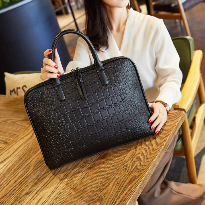Elegante Laptop-Tasche Im Luxuriösen Krokodil-Look Karnz