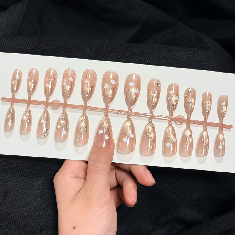 Elegante Stiletto Press-On Nagelkunstset mit Blumenakzenten Karnz