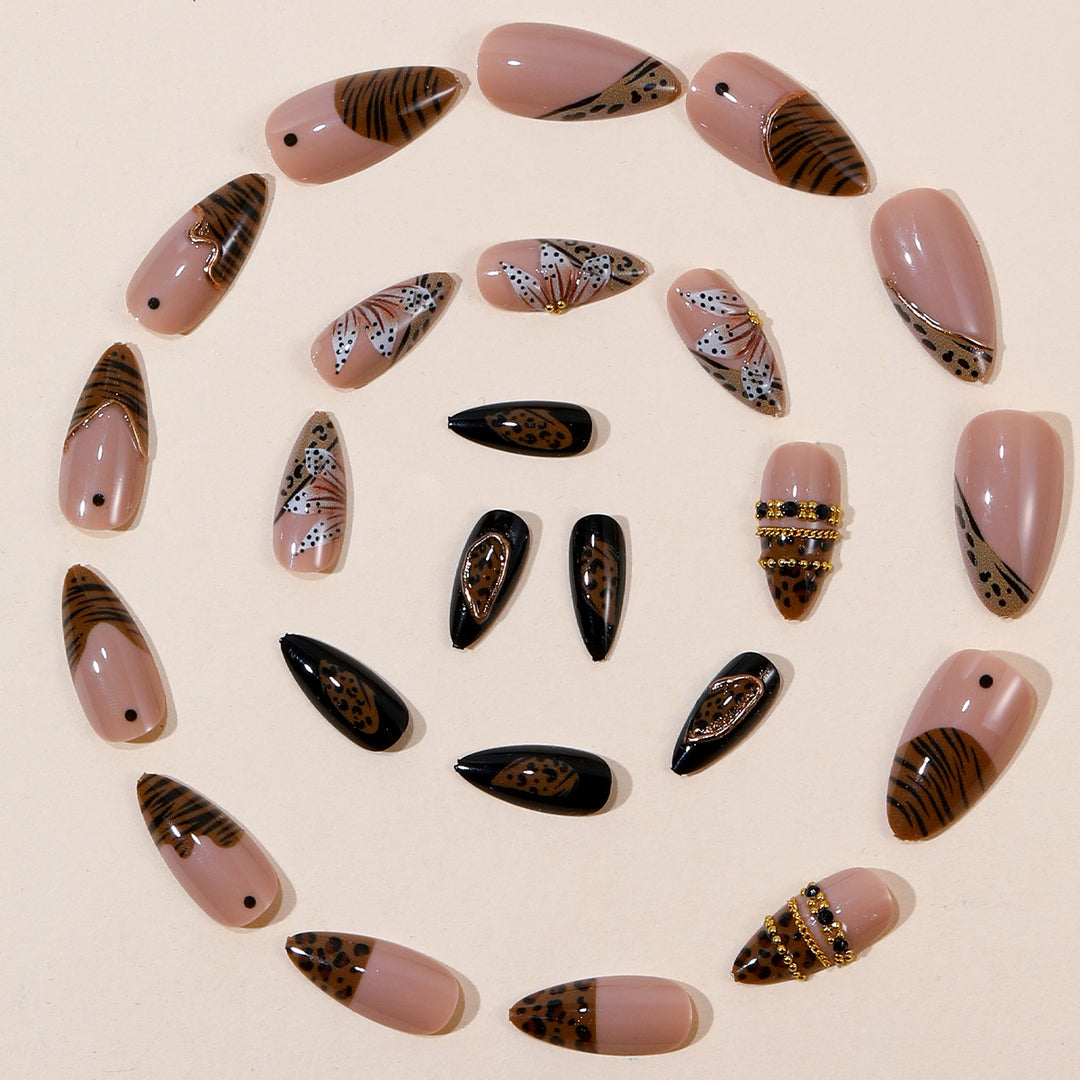 Dekorative 3D Stiletto Nagelkunst Extensions Karnz
