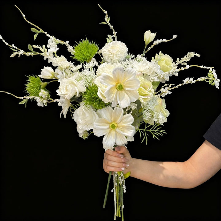 Künstlicher Blumenstrauß mit realistischen Texturen