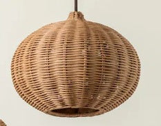 Handgefertigte Pendelleuchte aus geflochtenem Rattan Karnz