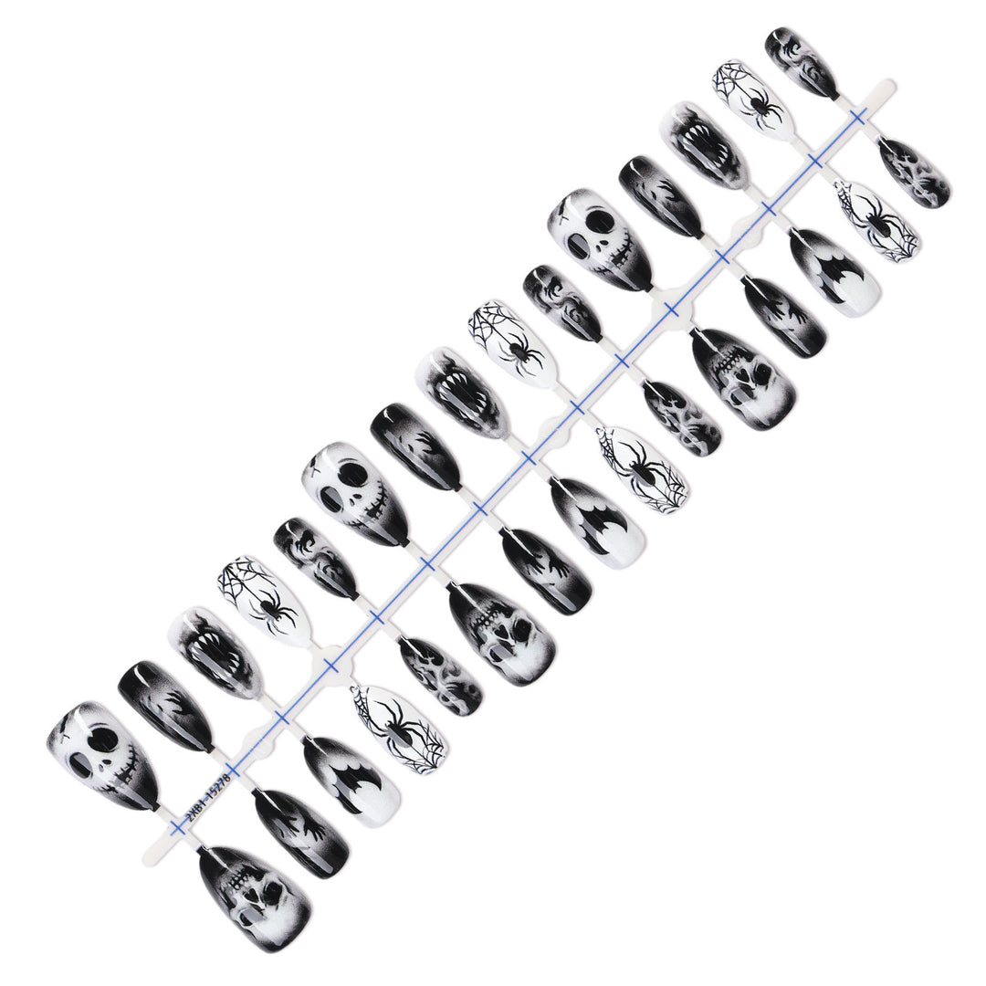 Kreatives Kunstnagelset mit gruseligen Motiven Karnz