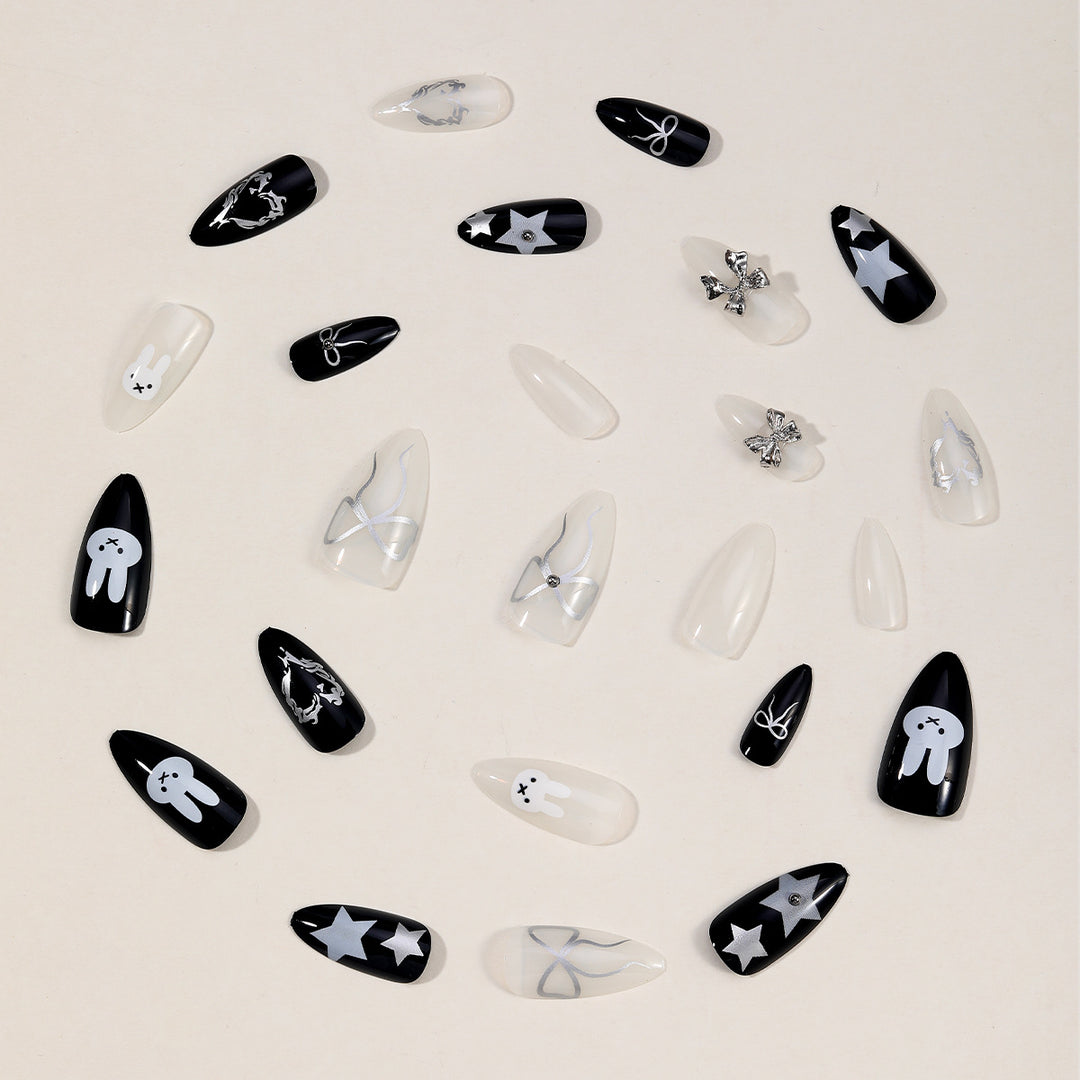 Dekorative gotische Nagelkunst-Verlängerungen Karnz