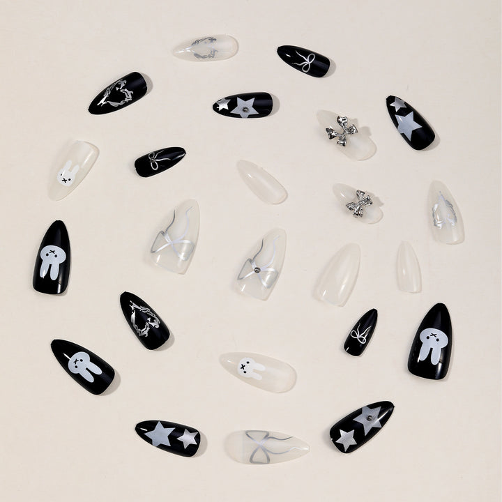 Dekorative gotische Nagelkunst-Verlängerungen Karnz