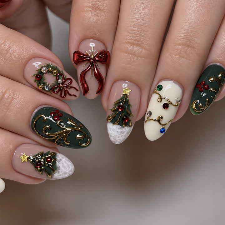 Festliche Kunstnägel mit Weihnachtsmotiven Karnz