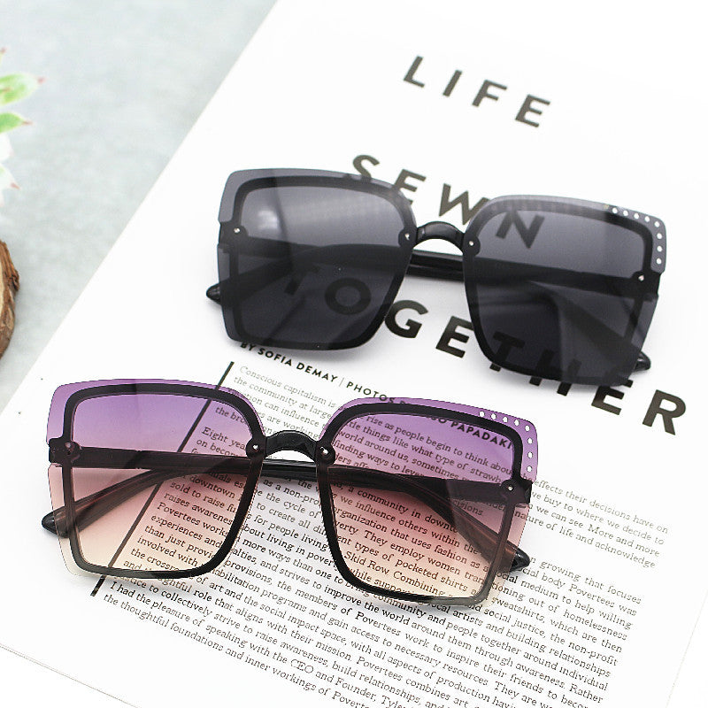 Damen Quadratische Sonnenbrille mit funkelnden Rahmenakzenten Karnz