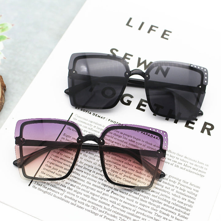 Damen Quadratische Sonnenbrille mit funkelnden Rahmenakzenten Karnz