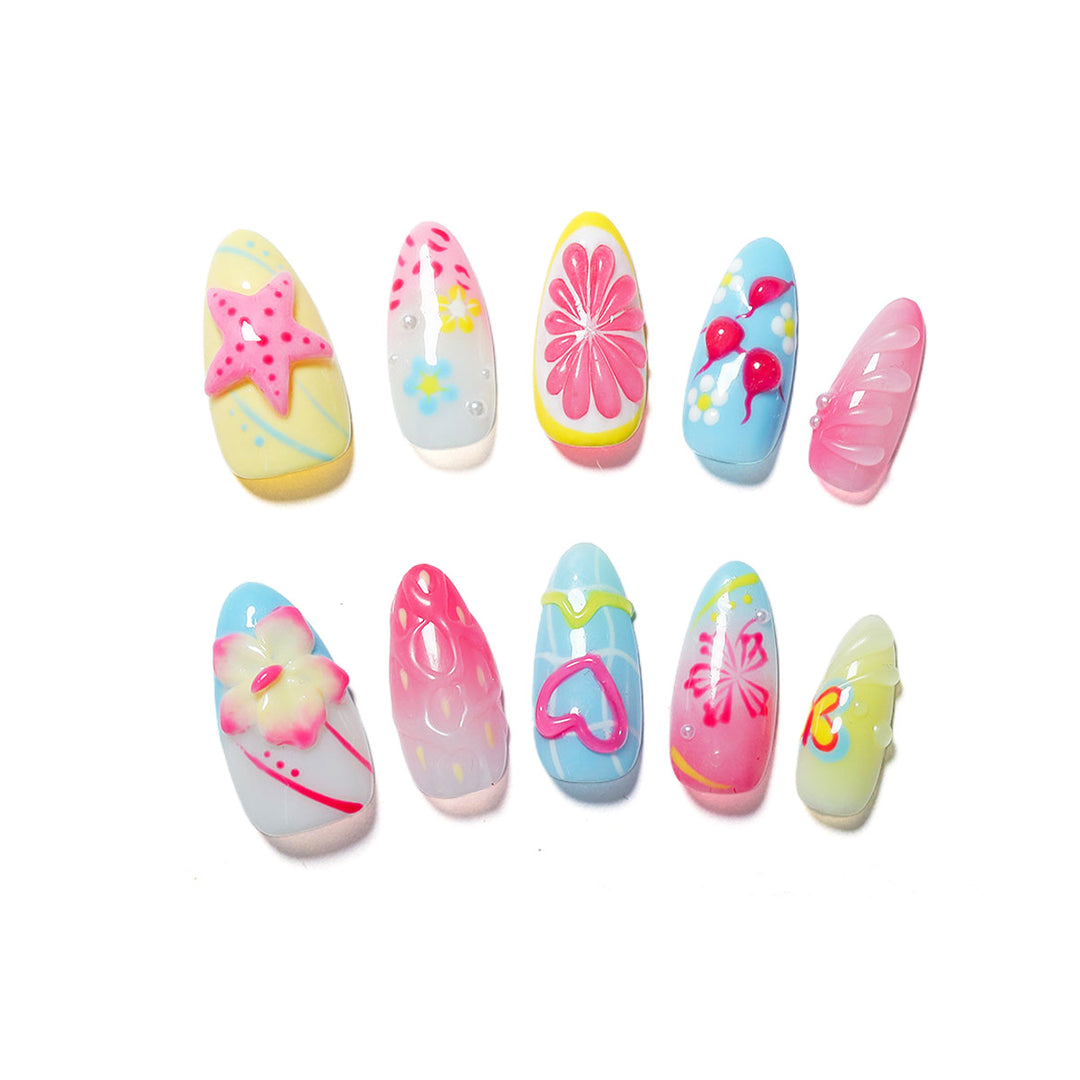 Kreatives Kunstnagelset mit verspieltem floralen Design und Glitzereffekten Karnz