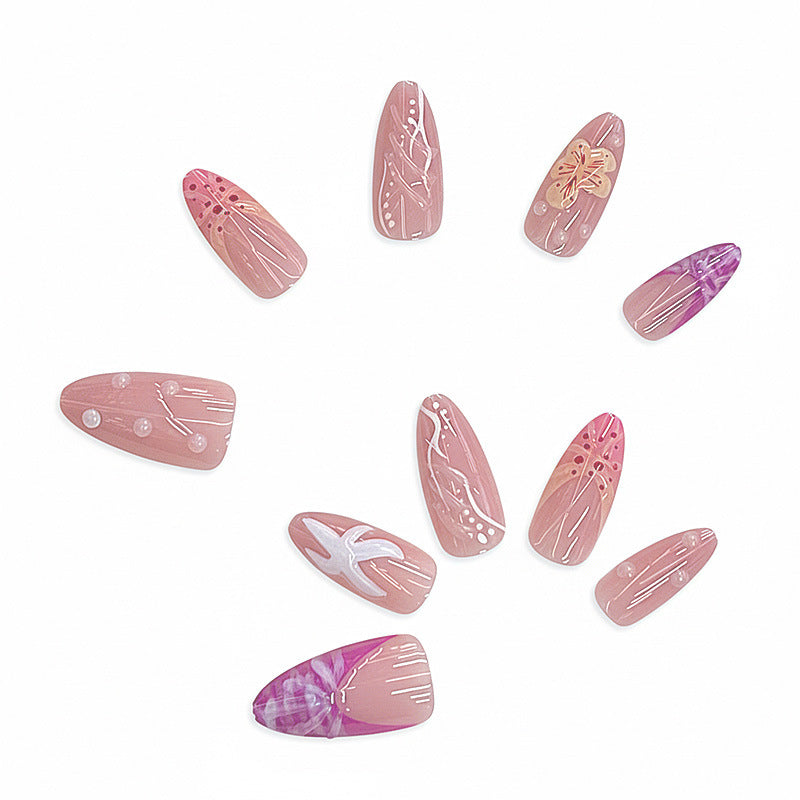 Künstlerisches floral Press-on Nageldesign Karnz