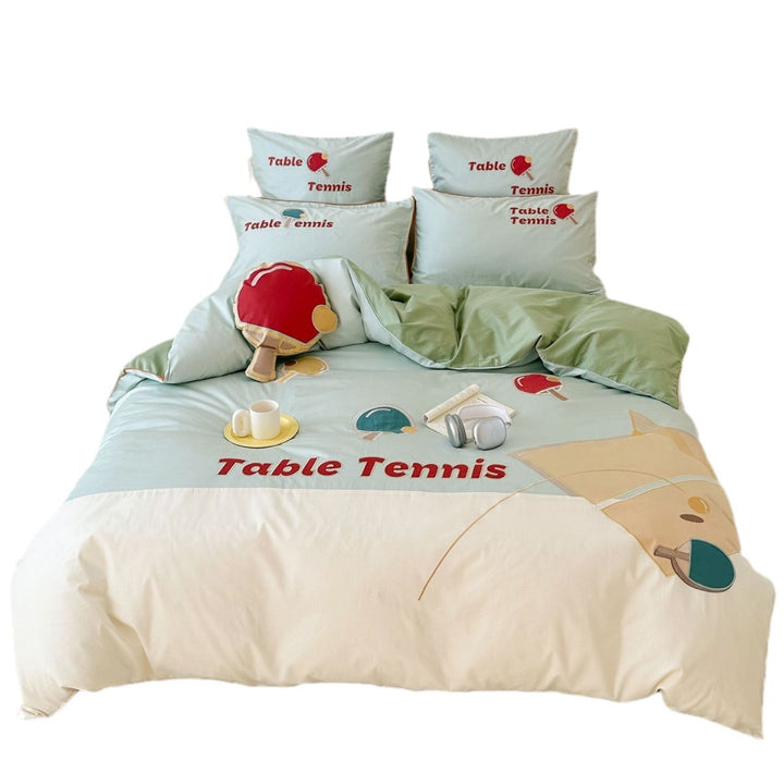 Kinder-Bettwäsche-Garnitur mit Fußball-Print, gestreifter Satin-Hülle und dekorativem Ballkissen Karnz