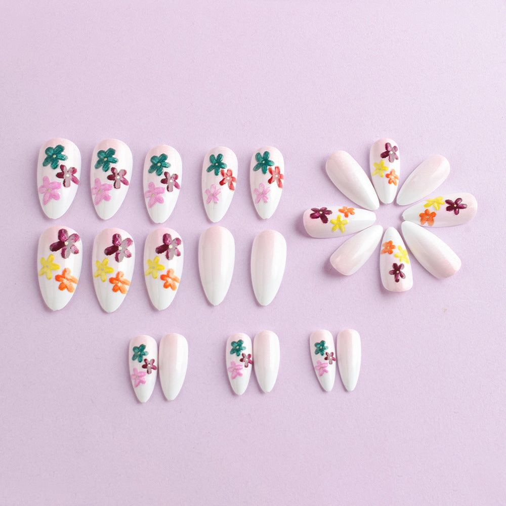 Florales verziertes Nagelkunstset Karnz