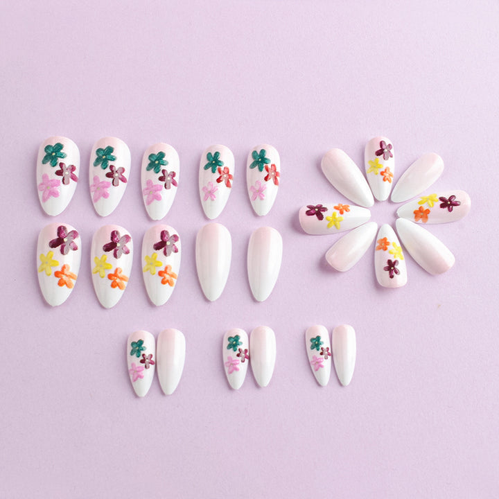 Florales verziertes Nagelkunstset Karnz