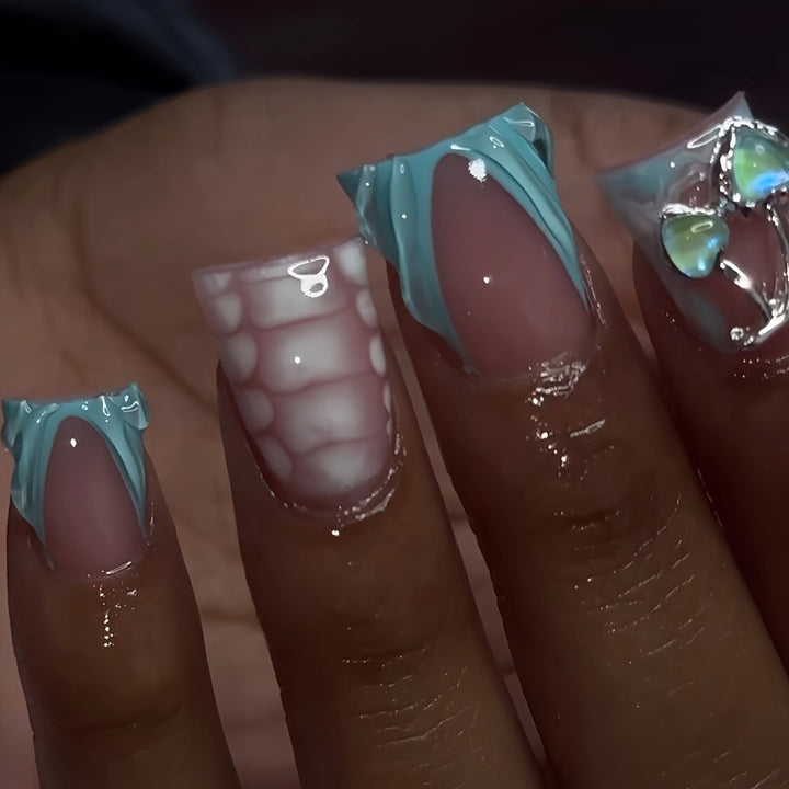 Künstlerische Nagelkunst Karnz