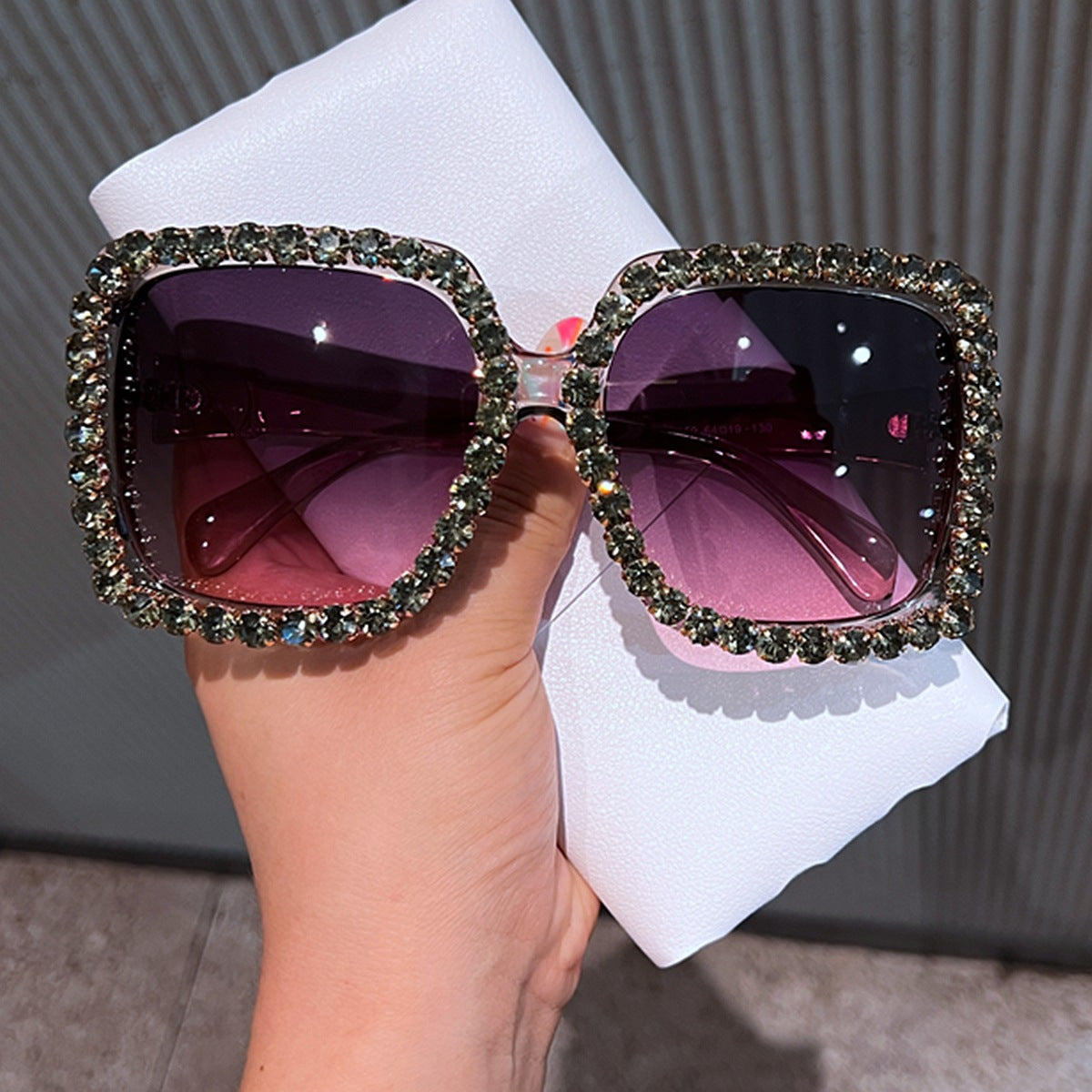 Damen glamouröse Quadro-Sonnenbrille mit strassverziertem Rahmen Karnz