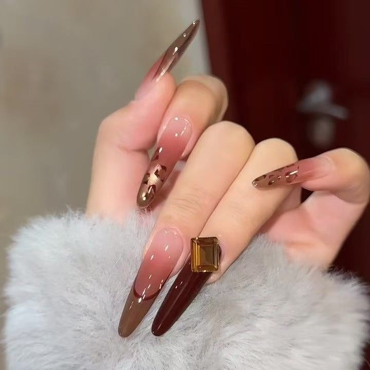 Elegantes Stiletto-Nageldesign