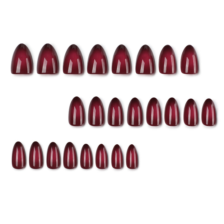 Elegante Stiletto-Nägel mit sanftem Farbverlauf Karnz