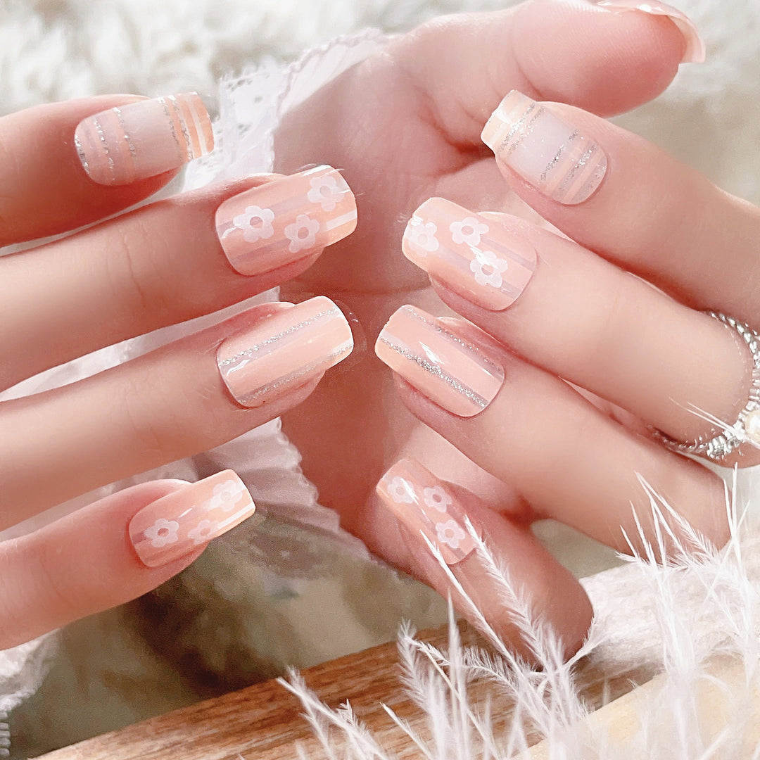 Blumenmuster Druck-On-Nagelkunstset