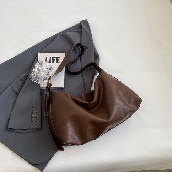 Weiche strukturierte Schultertasche Karnz