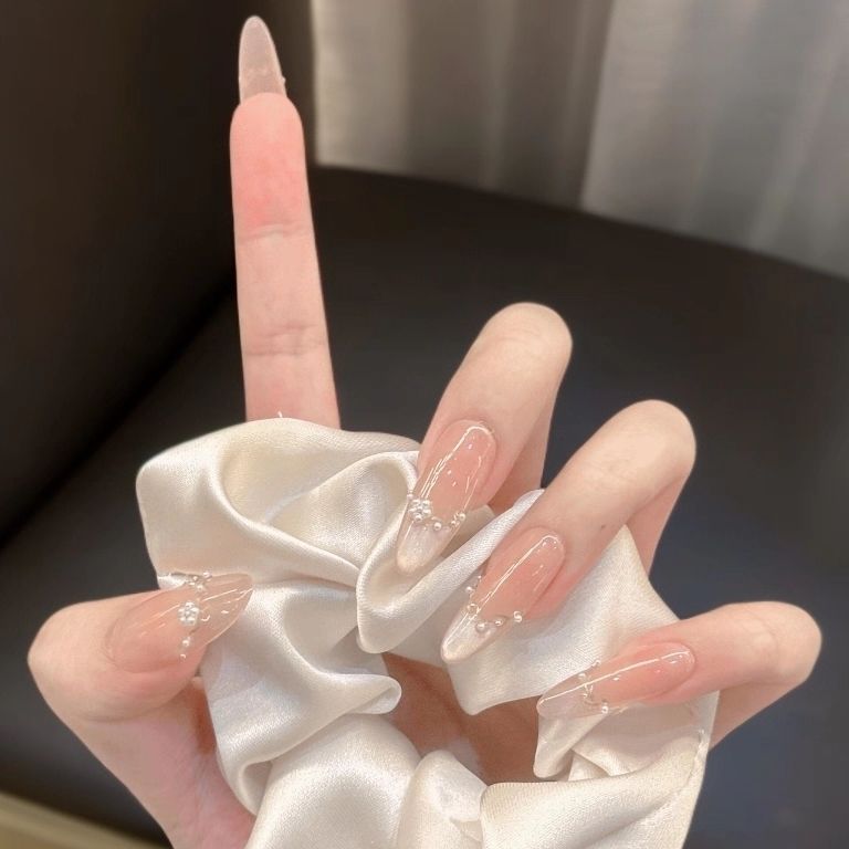Elegante mit Strass verzierte Press-On Nagelspitzen Karnz