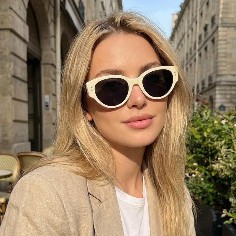 Damen Modische Sonnenbrille im Retro-Stil Karnz