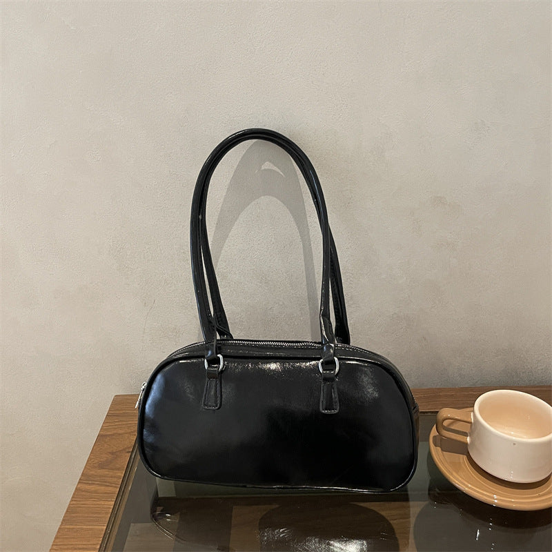 Leder Handtasche mit Patentoberfläche